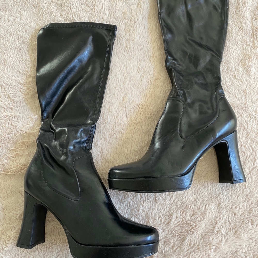 BLACK PLATFORM BOOTS